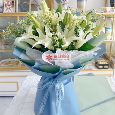 十堰8支白色多头百合洋甘菊，互倾的思念