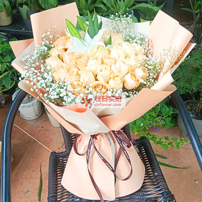 十堰33朵香槟玫瑰百合，心里永远是你