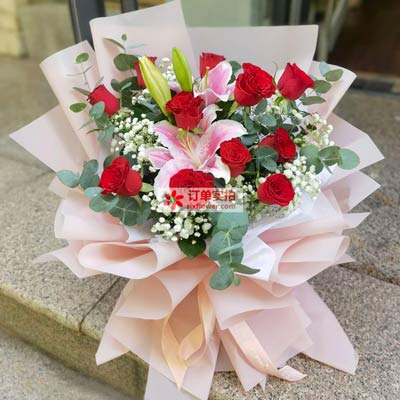十堰11朵红玫瑰百合，全世界里只有一个你